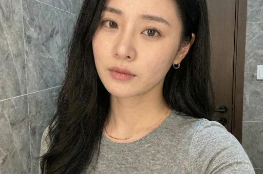 舔手指人体盛宴继关晓彤遭殃后千万网红再曝内娱“阴暗面”