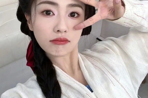 吴佳妮16岁儿子似韩国明星金发高个超帅母子简直像姐弟！